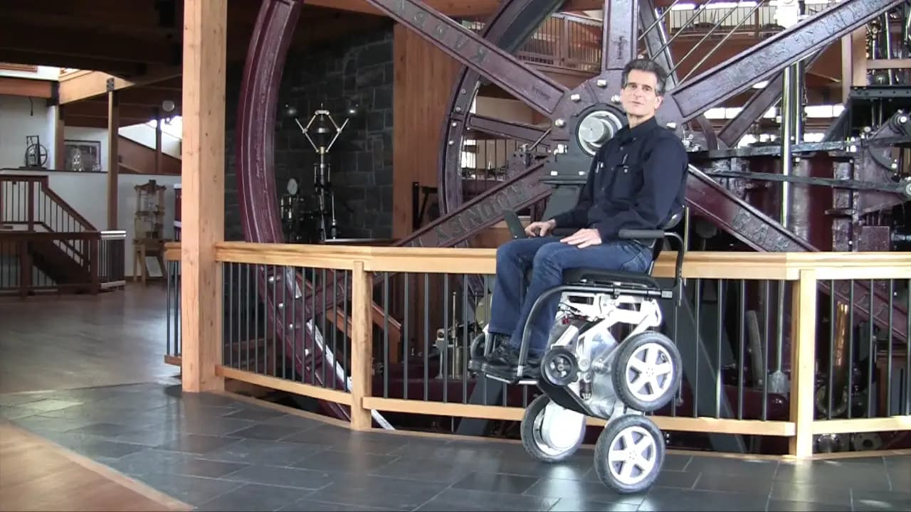 Дин Кеймен на кресле собственной разработки Segway iBOT