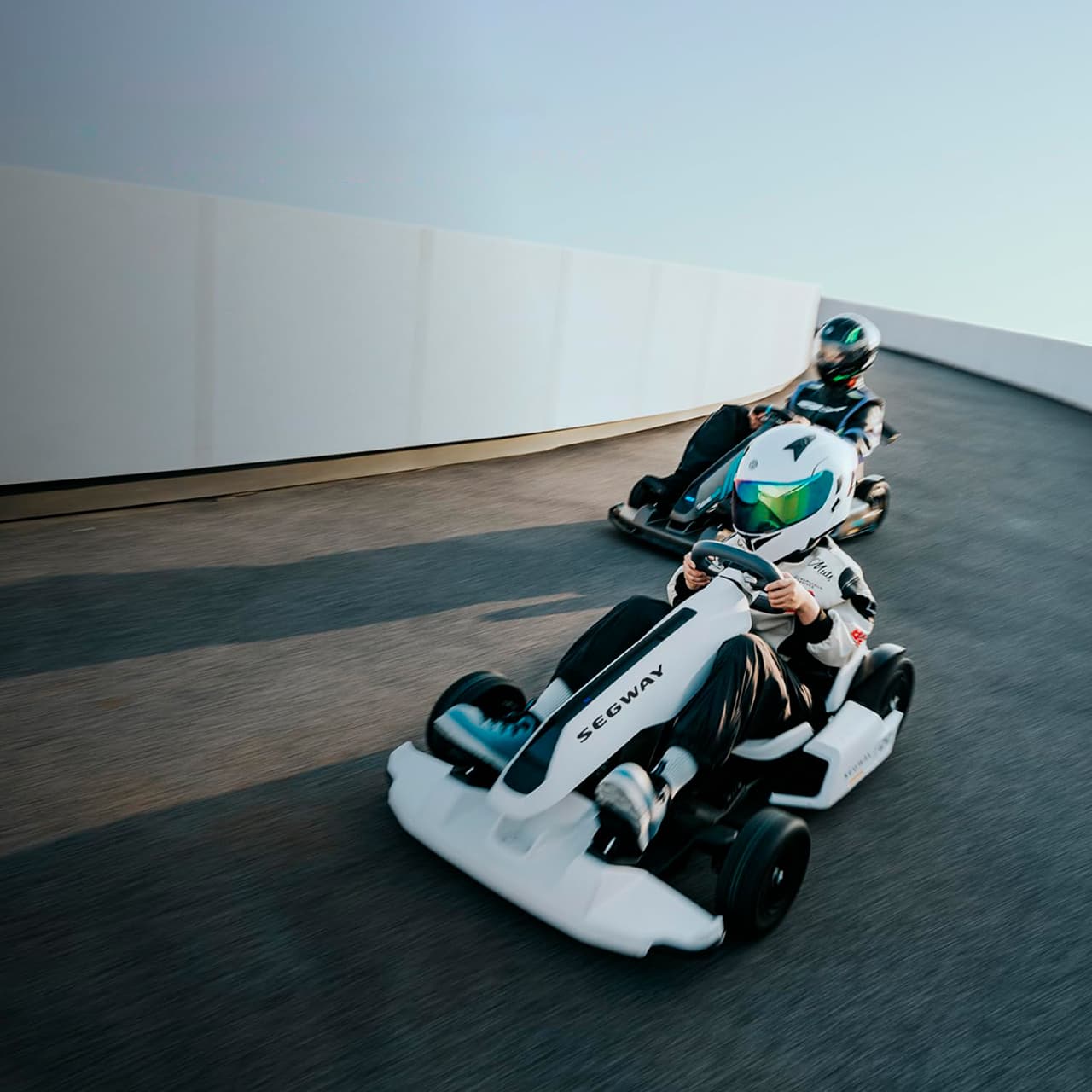 У Segway-Ninebot GoKart Kit2 регулируемая длина рамы и настраиваемый угол рулевой колонки