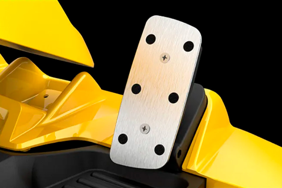 Педали Ninebot GoKart Pro защищены металлическим накладками