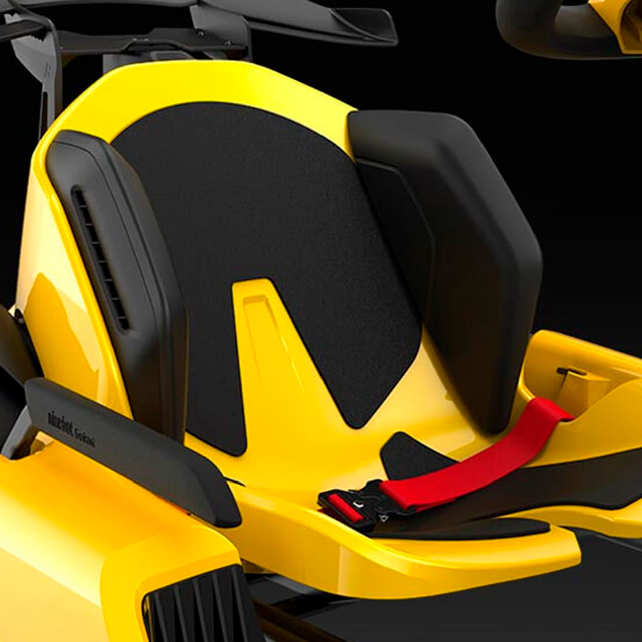 Ninebot Go-Kart Pro 2 оборудован сиденьем с боковой поддержкой и ремнём безопасности
