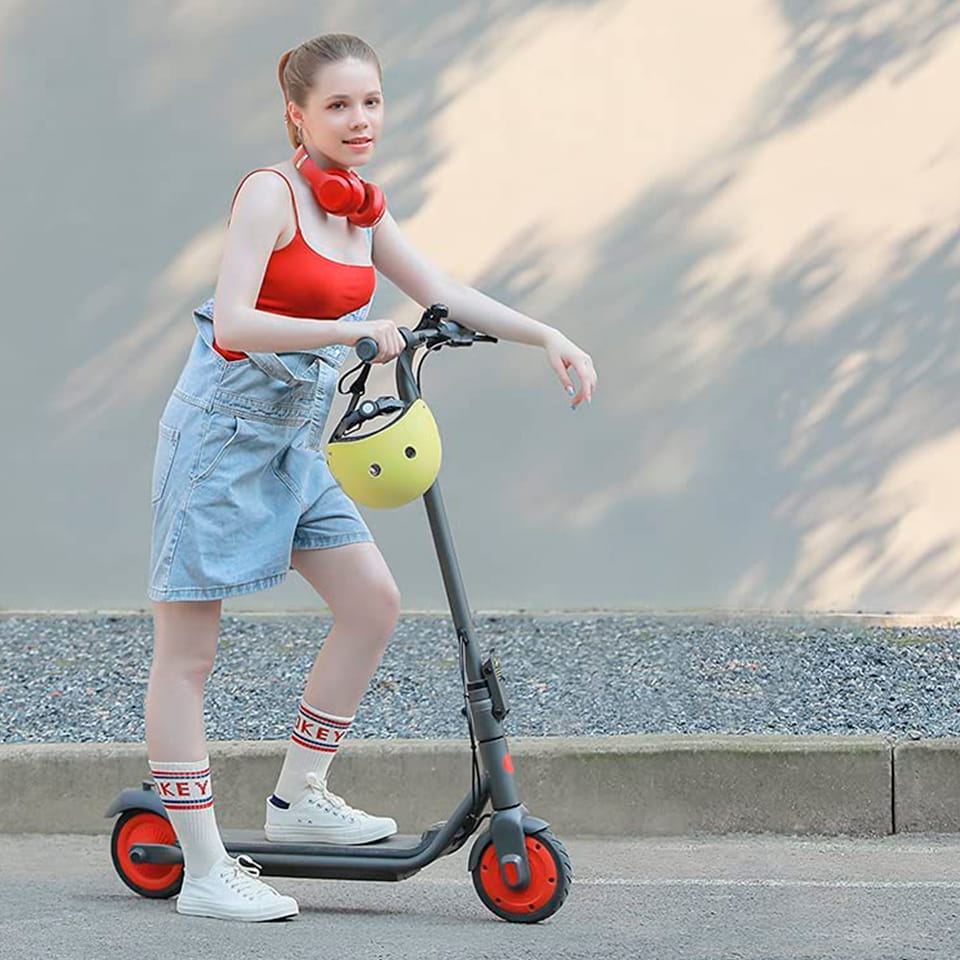 Дизайн подросткового электросамоката Ninebot KickScooter C20