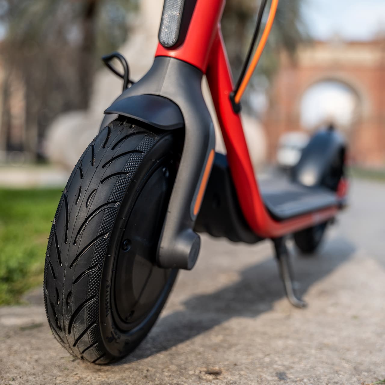 Пневматические шины с камерами Ninebot KickScooter D28 диаметром 10 дюймов