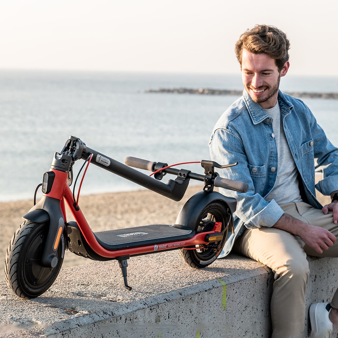 Складная рама электросамоката Ninebot KickScooter D38 выдерживает нагрузку до 120 килограммов