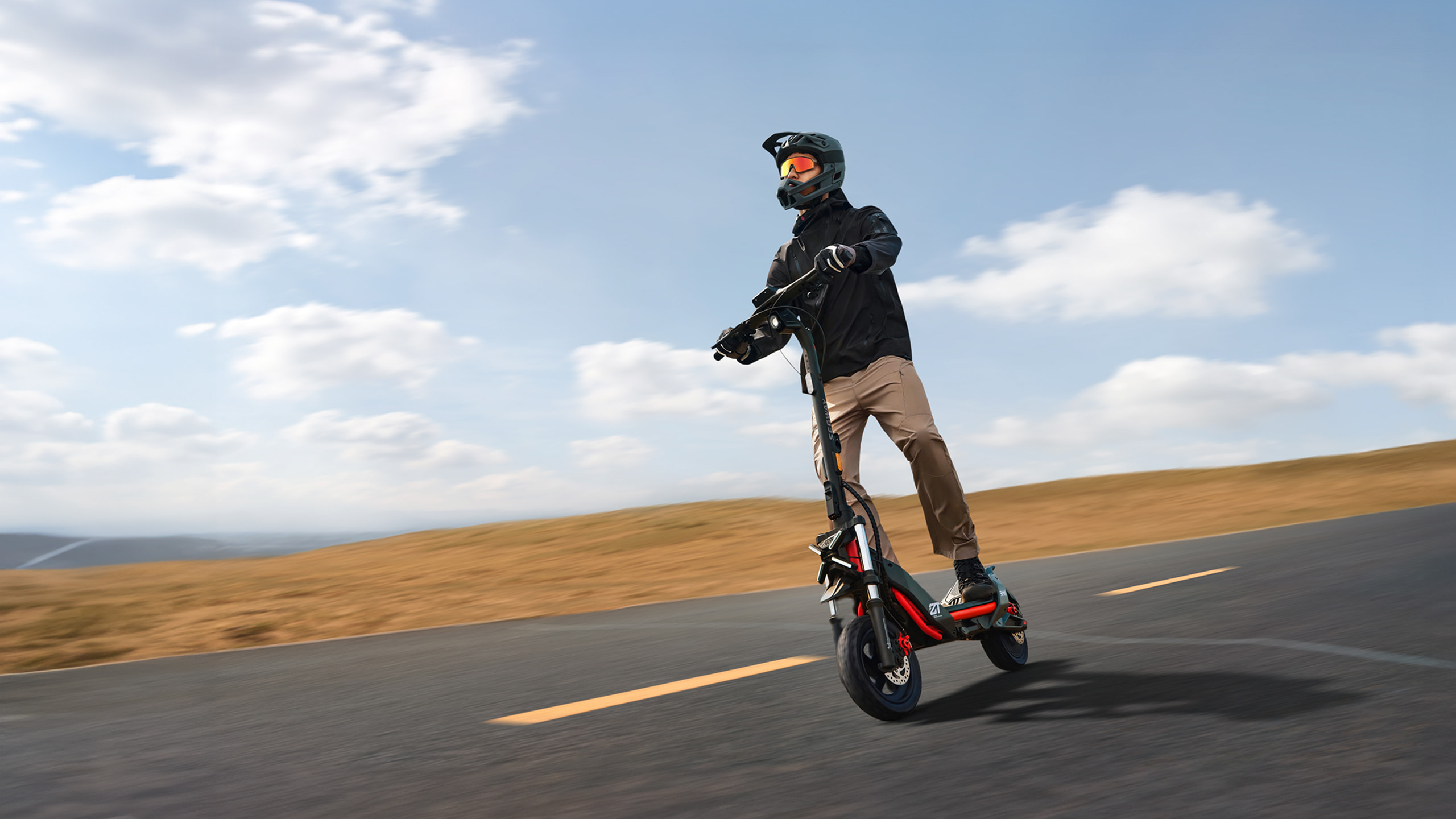 Купить электросамокат Ninebot eKickScooter ZT3 Pro в России со склада в Москве